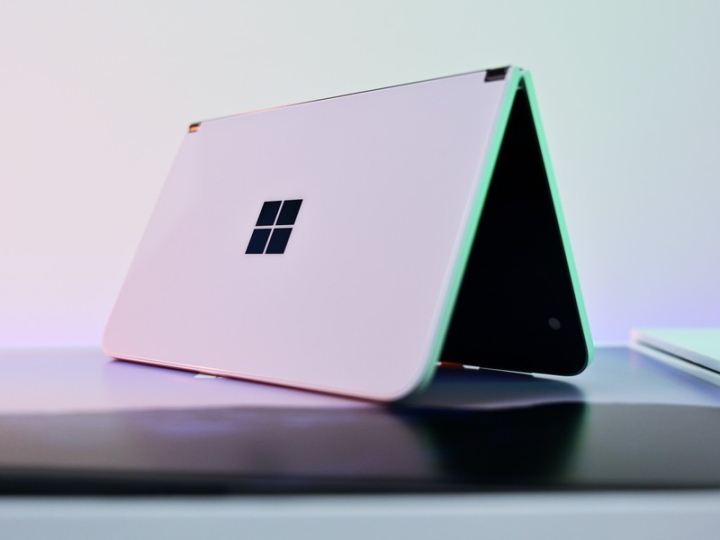Surface Duo của Microsoft chính thức lên kệ